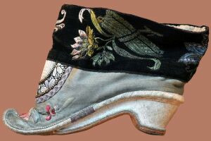 Древнекитайский эталон красоты женских ног, предвосхитивший появление туфель на шпильке